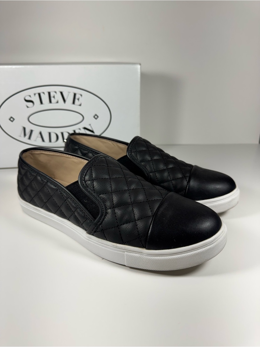 Steve Madden Zaander Black Quilted Slip On Sneakers Women’s 9 Casual Luxe